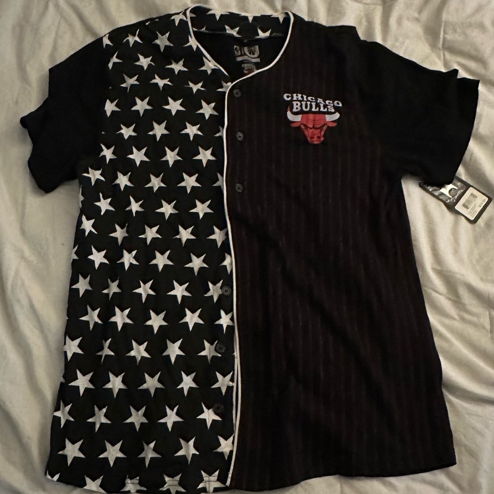 NBA Chicago Bulls Black and White Star Pattern Short Sleeve Tee